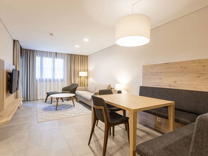 Ferienwohnung für 4 Personen, mit Sauna und Seeblick sowie Balkon in Treffen am Ossiacher See - 2