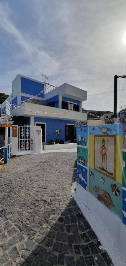 Rosa Dei Venti Ponza in La marinella dei morti, Ponza