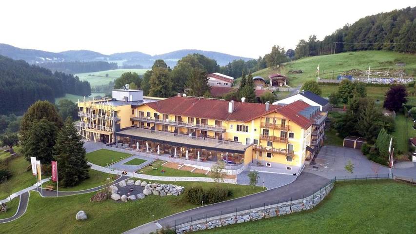 Hotel für 3 Personen, mit Balkon und Whirlpool sowie Terrasse und Garten in Schönberg (Bayern) - 3
