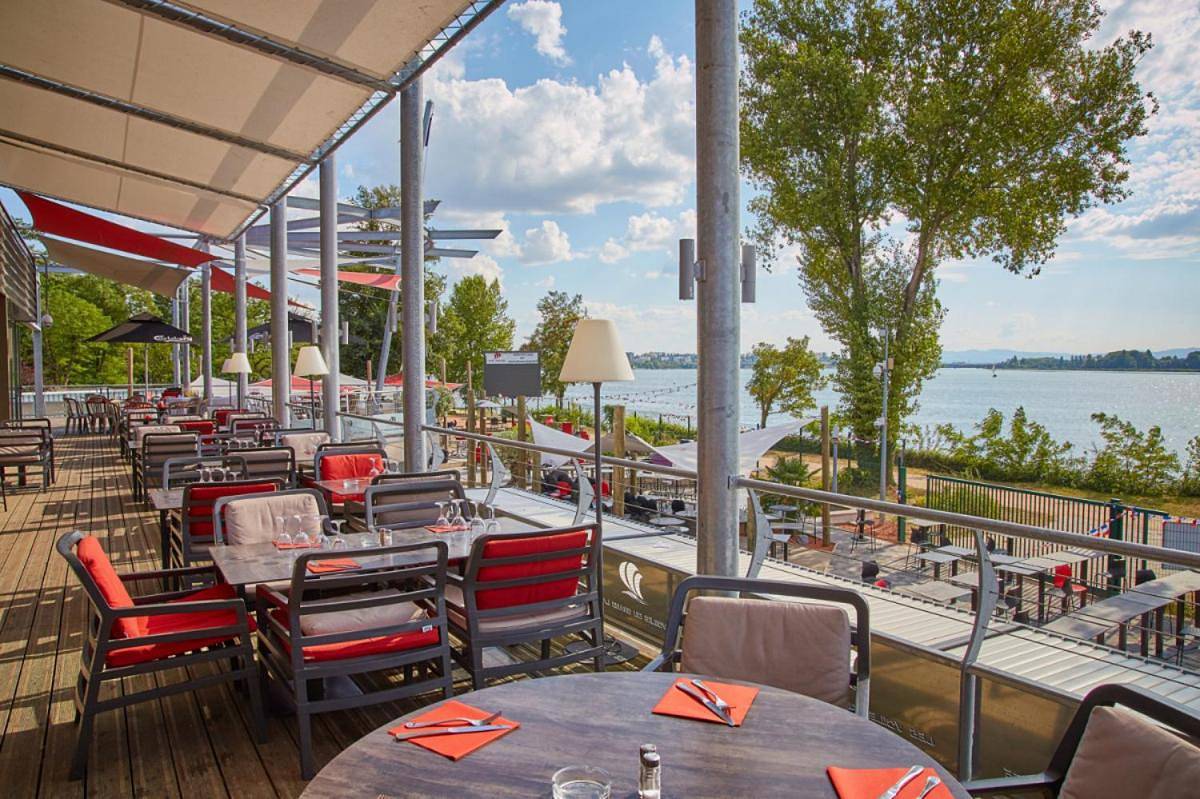 Lodge Hôtel & Spa Les Voiles du Grand Large in Meyzieu, Lyon et ses environs