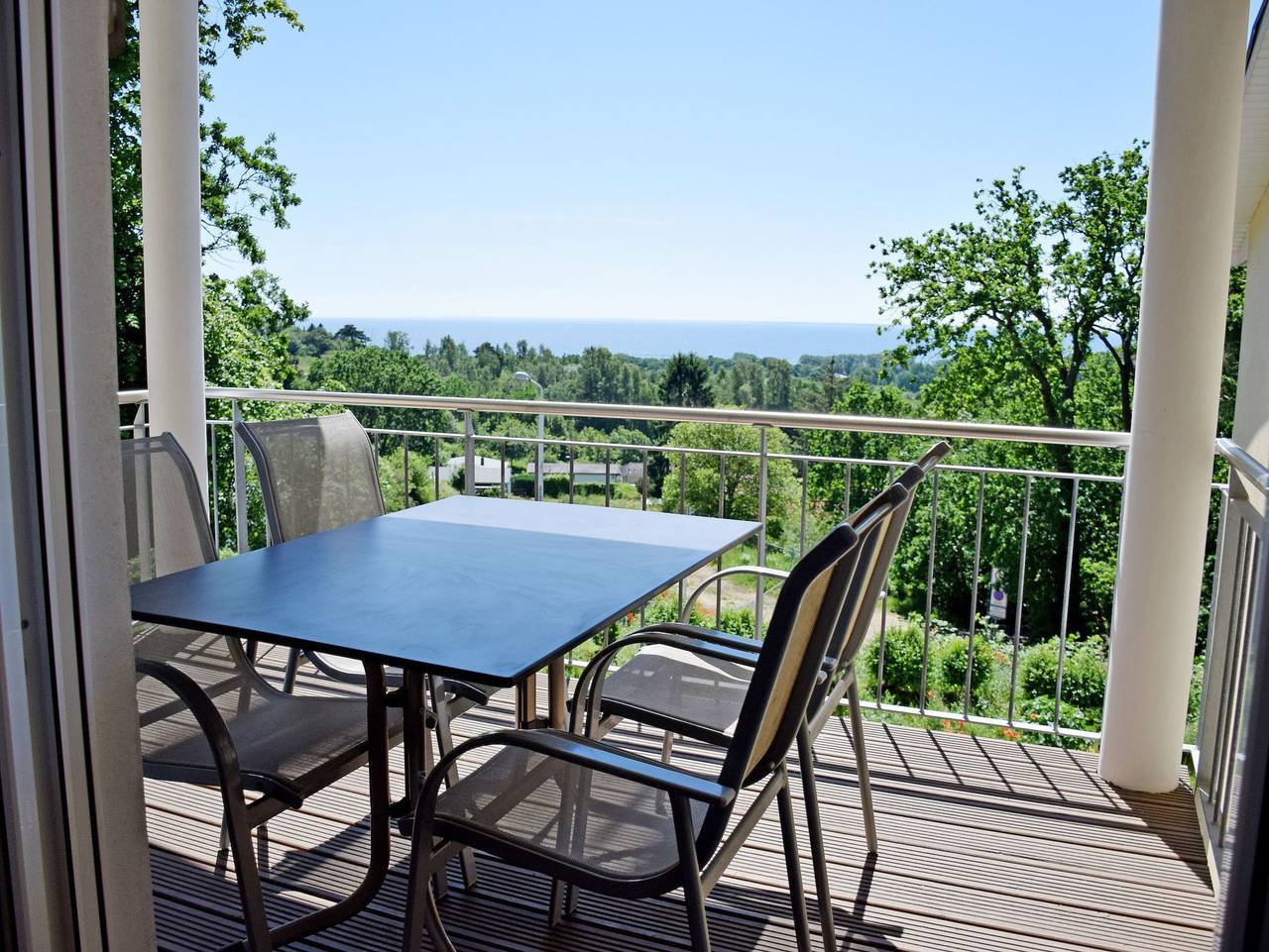 Ganze Ferienwohnung, Appartementhaus mit Meerblick im Ostseebad Göhren (Ho) - 05 3-Raum-Fewo mit Meerblick u. Terrasse in Göhren, Rügen