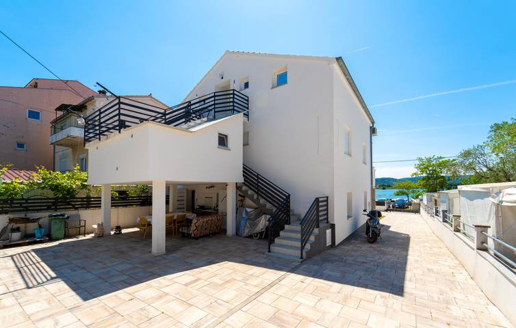 Ferienwohnung für 6 Personen, mit Terrasse in Turanj
