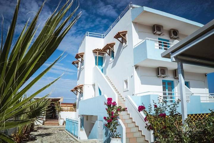 Hôtel pour 24 personnes, avec vue ainsi que jardin et piscine dans Malia - 2