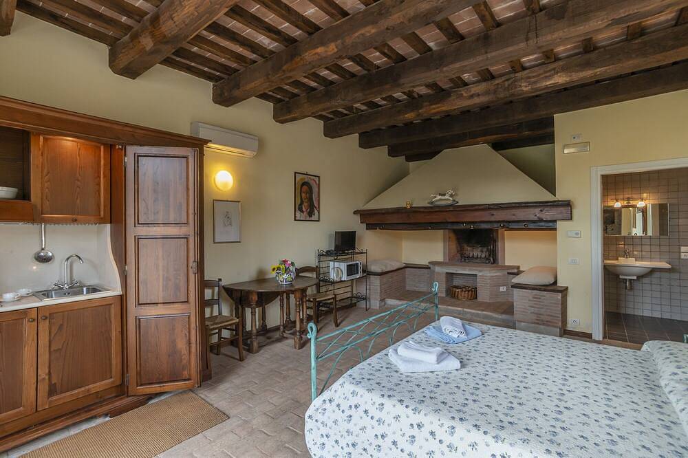 Strettoio studio apartment in Magione, Lago Trasimeno