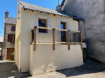 Gîte pour 8 personnes, avec balcon à Salles-Curan