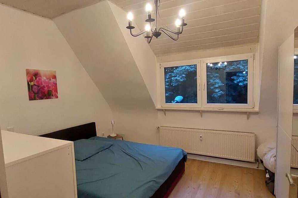 Ganze Wohnung, Ruhige Ferienwohnung direkt am Moerser Schlosspark in Moers, Niederrhein