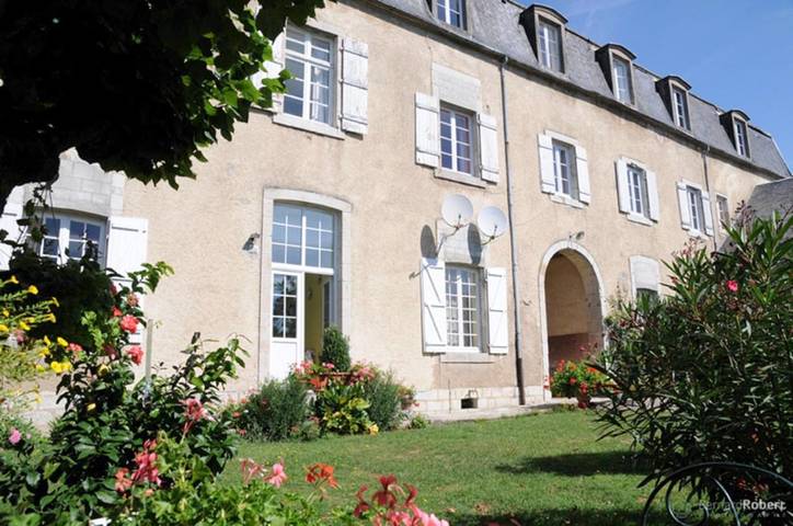 Chambre d’hôte pour 4 personnes, avec Terrasse ainsi que Jardin et Vue à Moulins-Engilbert