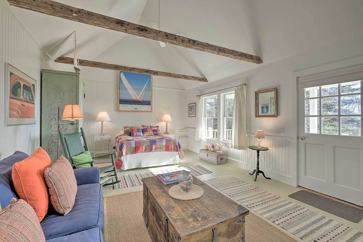 Cabin for 2 people, with yard and terrace, with pets in Maine