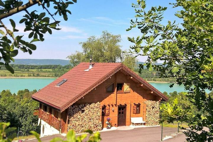 Gîte pour 3 personnes, avec Jardin à Clairvaux-les-Lacs