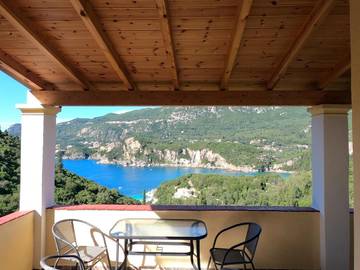 Gîte pour 4 personnes, avec jardin et vue dans Liapádes