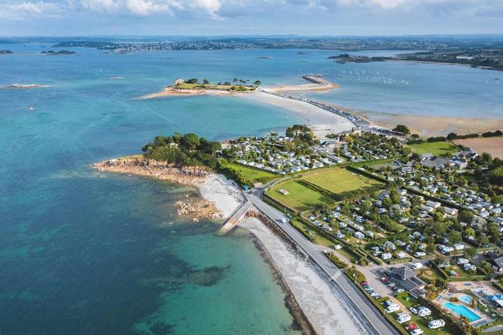 Location de vacances pour 4 personnes, avec terrasse et piscine, animaux acceptés dans Plage De Kersaliou - 2