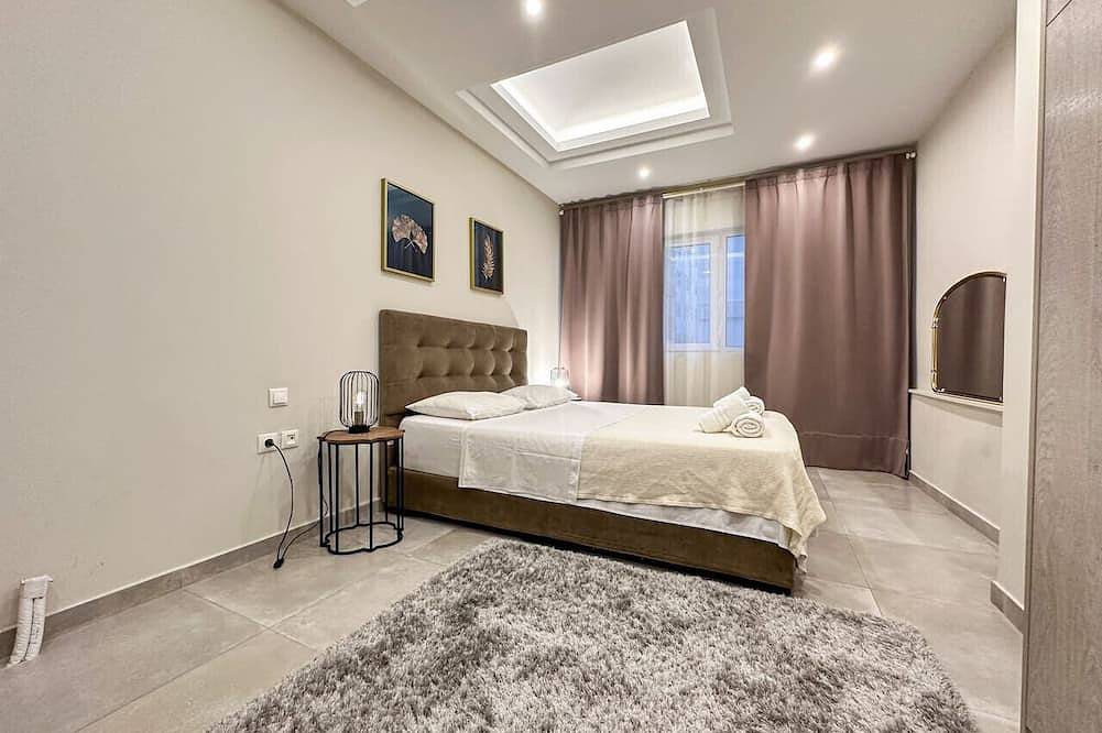 Entire apartment, Contemporary & Spacious Renovated Apt, Dt Syntagma in Central Section of Athens, Athens