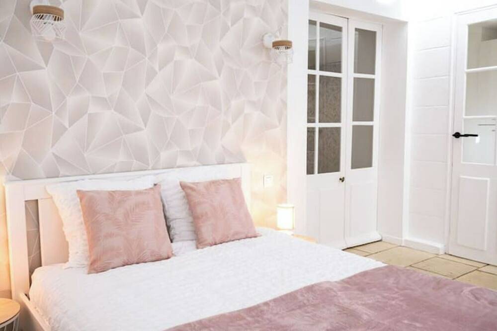 Entire apartment, Renovated apartment ★ wifi ★ garden ★ center of Niort in Niort, Niort region