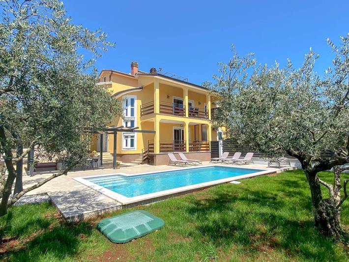 Ferienhaus für 8 Personen, mit Pool und Garten