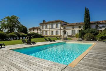 Maison d’hôte pour 19 personnes, avec jardin ainsi que piscine et vue à Cézac