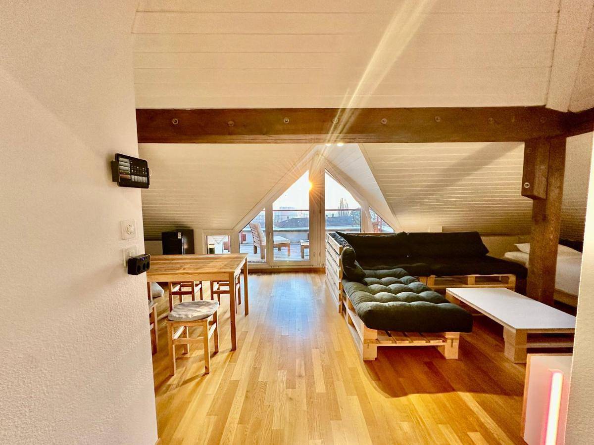 Ganze Wohnung, Two-Bedroom Apartment in Lausanne, Genfer See