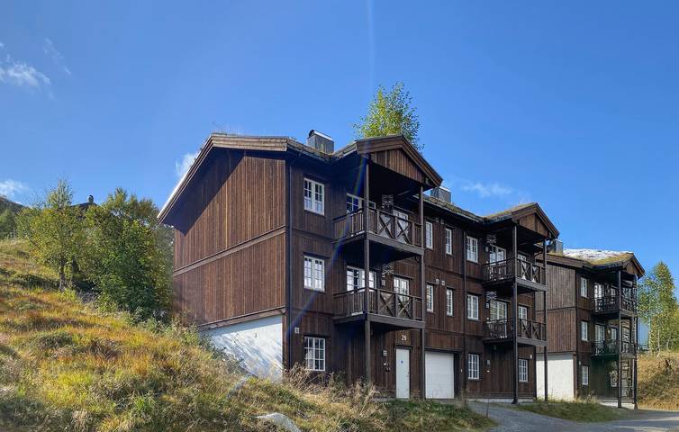 Ferieleilighet for 6 personer, med terrasse og hage i Stranda 