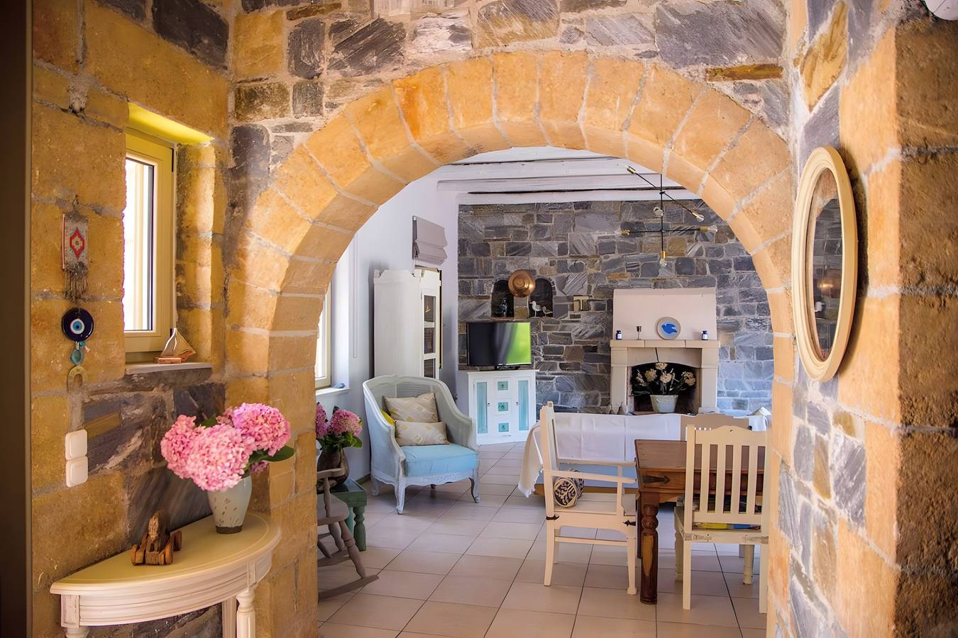 Ferienhaus 'Vitali River House Andros' mit Bergblick, Wi-Fi und Klimaanlage in Andros