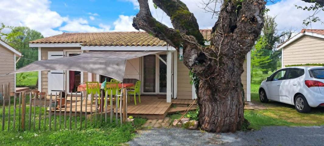 Camping pour 4 personnes, avec Terrasse et Jardin ainsi que Piscine et Sauna