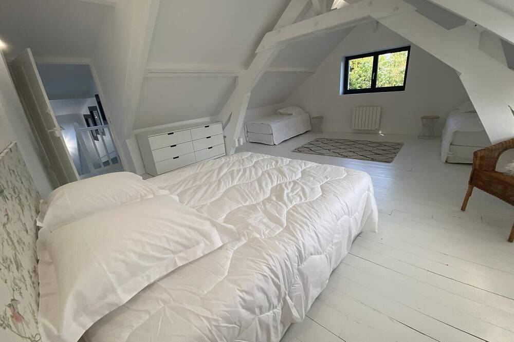 Gîte de Charme à Senlisse: Confort Haut de Gamme, Parc Arboré, Cheminée, Wifi Gratuit, Proche Châteaux in Senlisse, Parc naturel régional de la Haute Vallée de Chevreuse