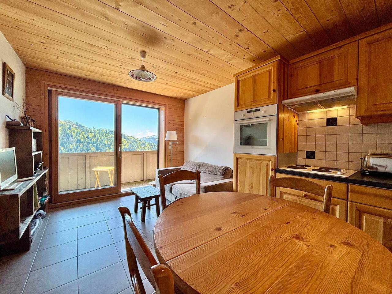 Ganze Wohnung, Charmantes Apartment mit Blick auf Mont Charvin und Parkplatz in Notre-Dame-de-Bellecombe, Albertville und Umgebung