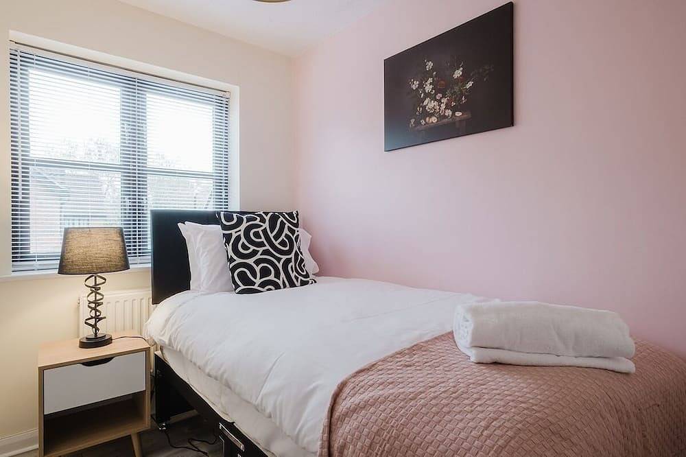 Modern and Stylish Home away from Home in Milton Keynes, Südostengland