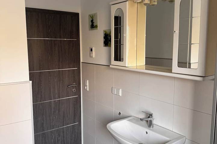 Ganze Wohnung, Schöne Wohnung Meuselwitzer Str. 7, Penkwitz, Eg links, in Elsteraue, Burgenlandkreis