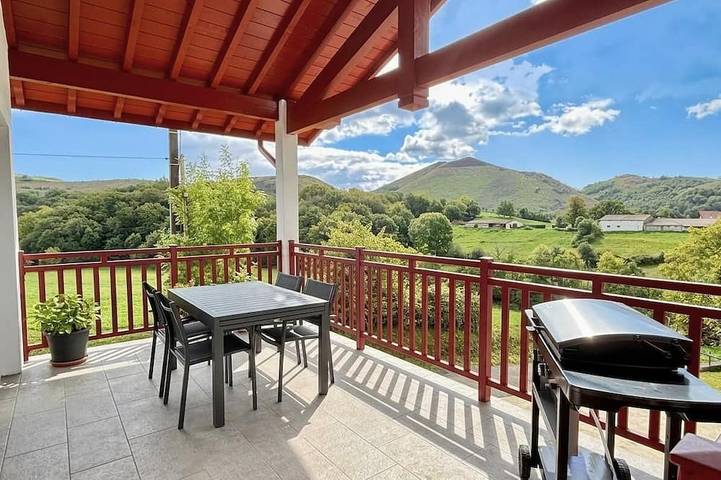 Location de vacances pour 4 personnes, avec jardin à Saint-Martin-d'Arberoue