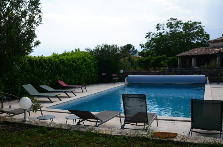 Gîte pour 2 personnes, avec jardin et piscine ainsi que jacuzzi et terrasse