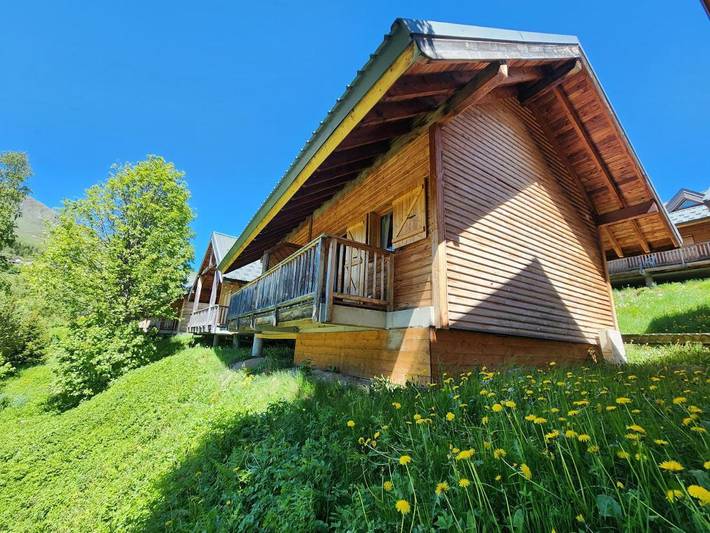 Chalet pour 7 personnes, avec sauna et piscine ainsi que vue et balcon à Saint-François-Longchamp
