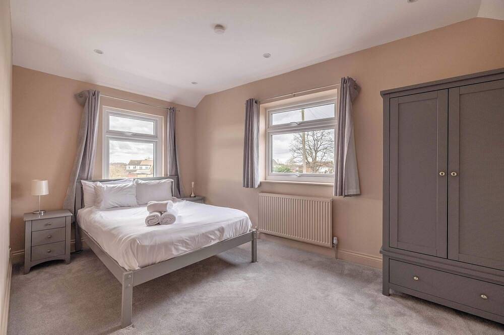 Stylish 4Bdr Family Home| Eton Wick - By Tempstay in Eton, Berkshire