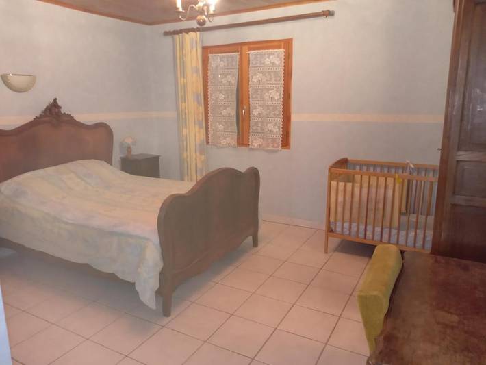 Location de vacances pour 6 personnes, avec jardin et vue ainsi que terrasse et piscine, animaux acceptés à Saint-Laurent-Lolmie - 4