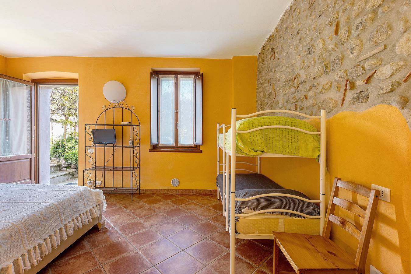 Zimmer 'Quadrupla Comfort 1' mit gemeinsamer Terrasse, Wi-Fi und Klimaanlage in Cavriana, Mantua Provinz