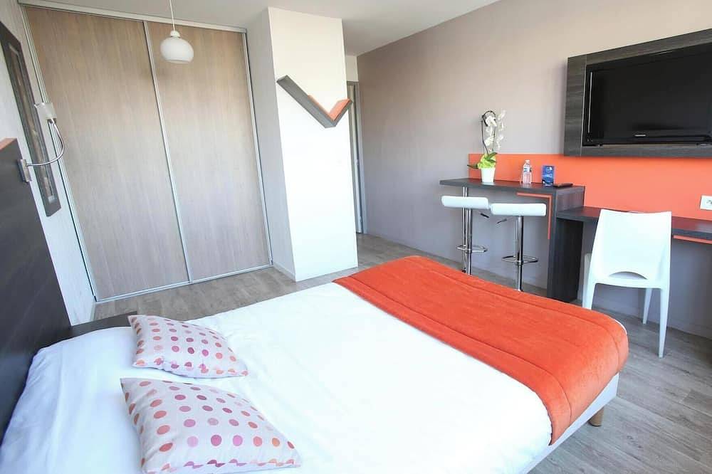 Entire apartment, Urban Escape on the Edge of Paris in Chevilly-Larue, Val-de-Marne