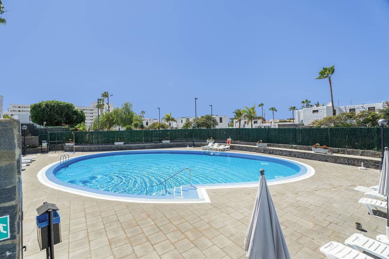 Suite Villa Rucaba – Tuin en zwembad in het centrum van Playa de Las Américas in Playa de Troya, Adeje