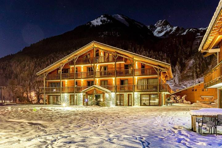 Club vacances pour 4 personnes, avec Balcon et Terrasse ainsi que Jardin et Vue en Haute-Savoie
