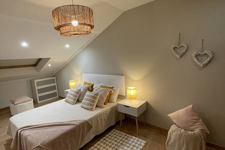 Apartamento entero, Ático Deluxe muy cerca de la playa, Parking gratis in Moaña, Rias Baixas