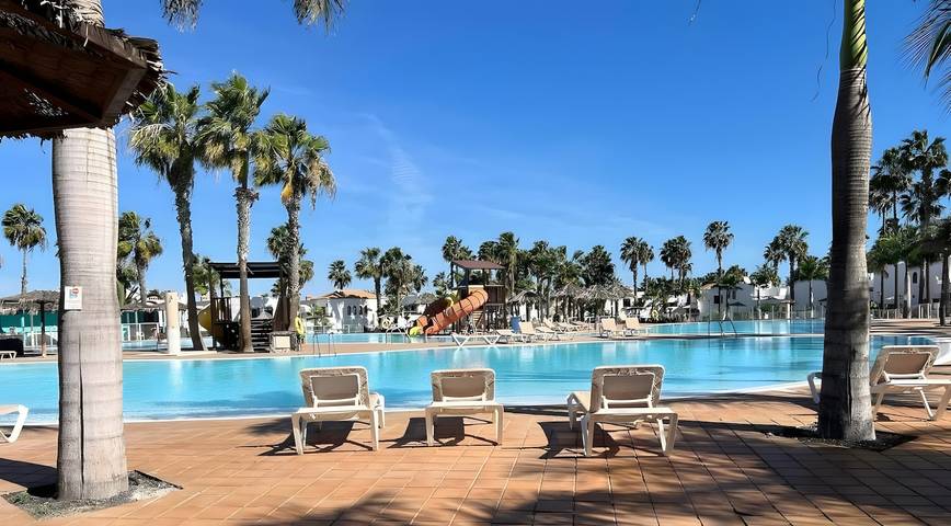 Gîte pour 4 personnes, avec jardin et bassin pour enfant à Corralejo - 2