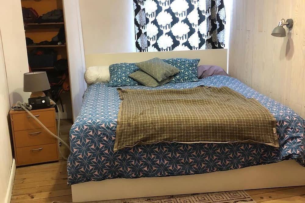 Family home in Die town center (sleeps 10, including 3 double beds). in Die, Parc naturel régional du Vercors