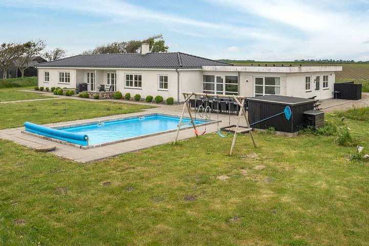 Ferienhaus für 24 Personen, mit Sauna und Pool