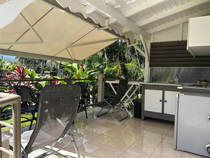 Location de vacances pour 2 personnes, avec vue et piscine ainsi que terrasse et jardin à Lamentin (Guadeloupe) - 2