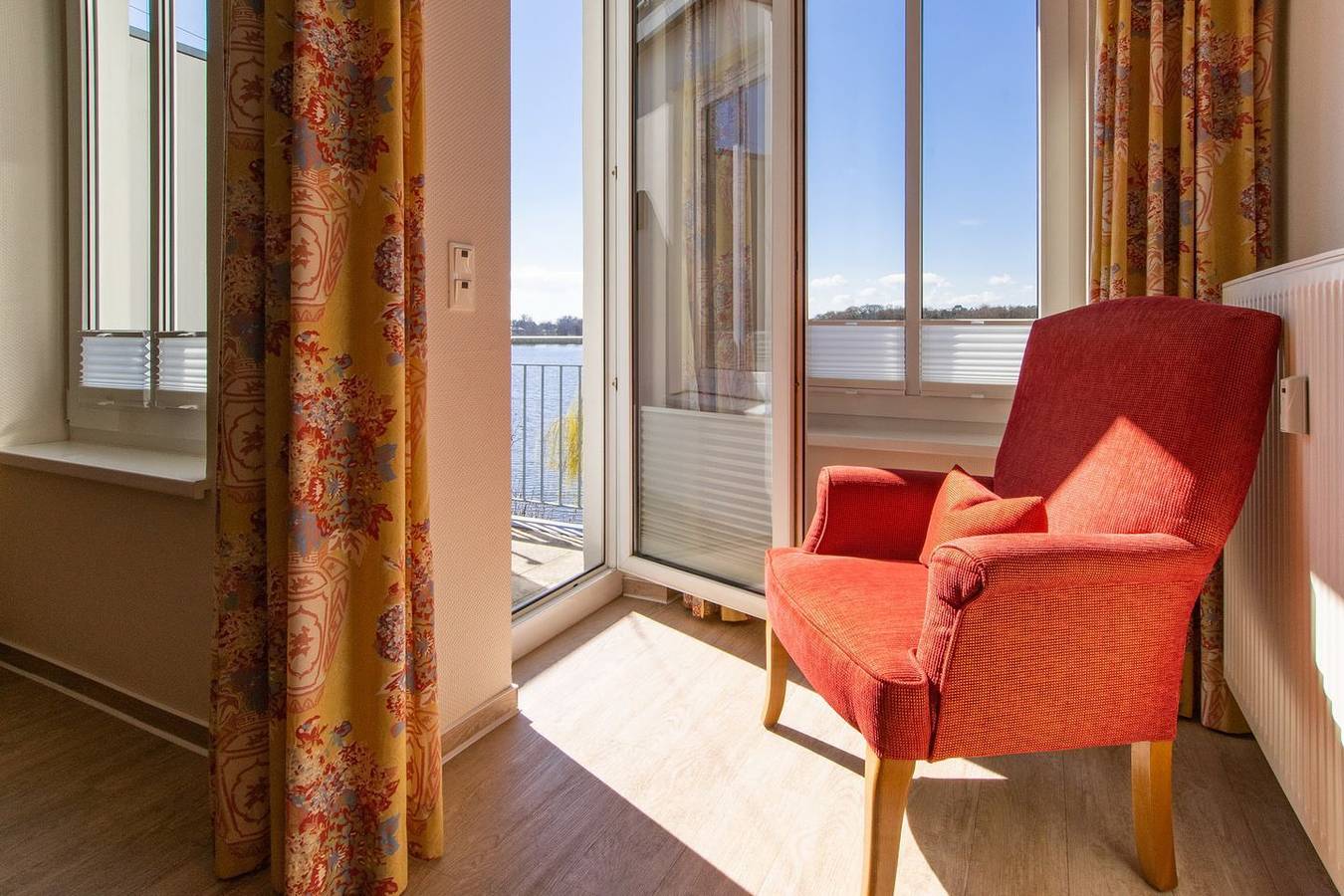 Ganze Wohnung, 2-Zimmer Ferienwohnung in bester Strandlage mit zwei Balkonen und Blick zum See in Bansin, Heringsdorf