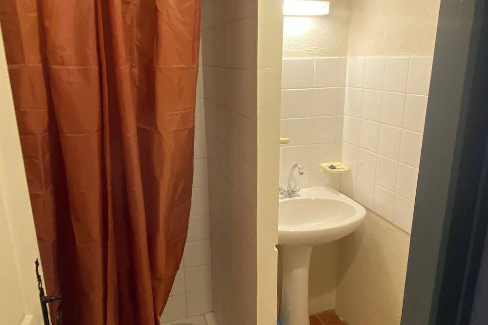 Appartement entier, Studio avec piscine idéal pour cycliste et sportifs. Animaux acceptés in Rasteau, Vaucluse