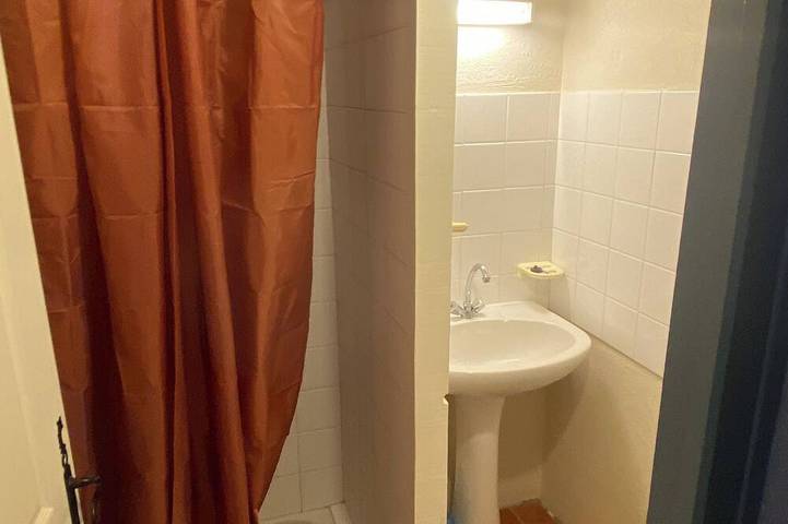 Ganze Wohnung, Studio with a pool, ideal for cyclists and athletes. Pets allowed in Rasteau, Vaucluse