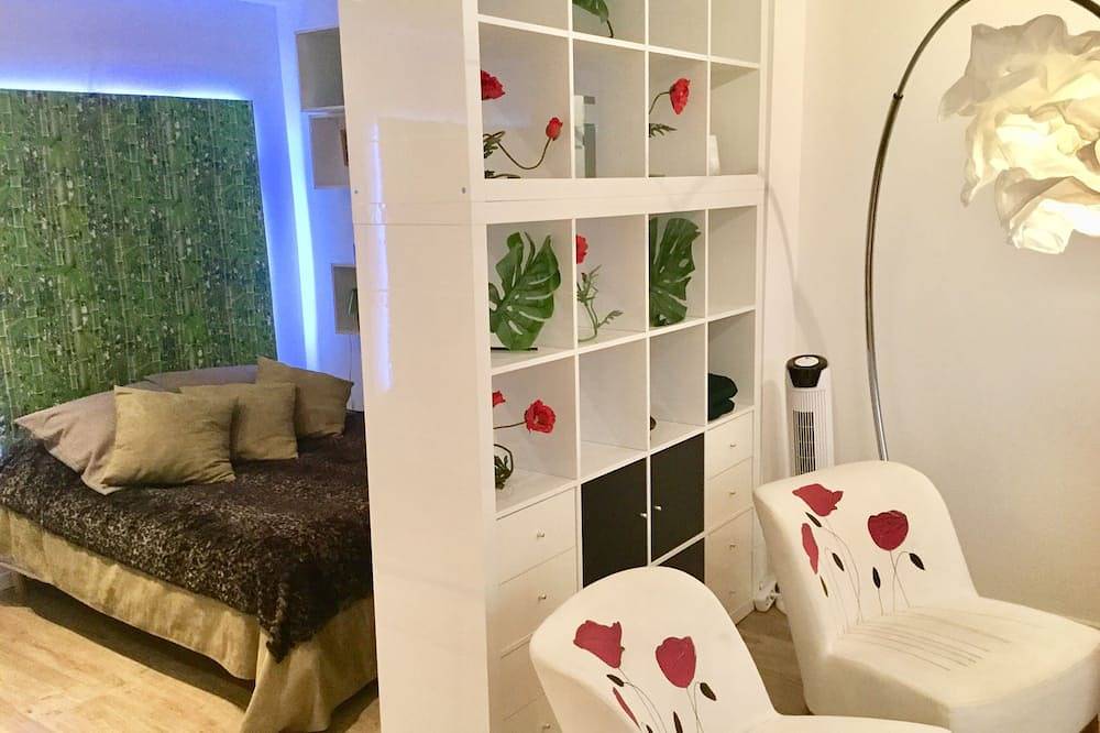 Appartement entier, Grand studio à 2 pas du port in Cassis, Parc national des Calanques