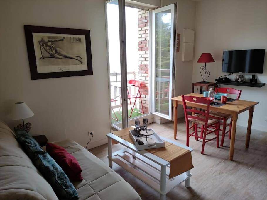 Appartement entier, Appartement pleine vue mer au bord de la plage in Étables-sur-Mer, Côte de Goëlo