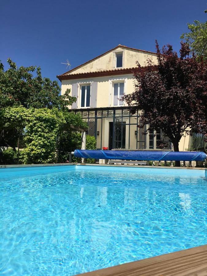 Chambre d’hôte pour 2 personnes, avec jardin ainsi que piscine et vue
