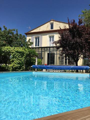 Cottage pour 2 personnes, avec jardin ainsi que vue et piscine à Canet