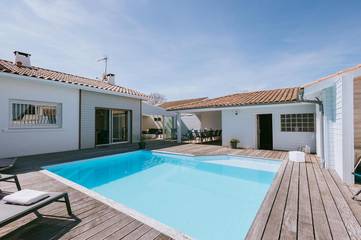 Gîte pour 10 personnes, avec piscine ainsi que sauna et terrasse à Bégaar