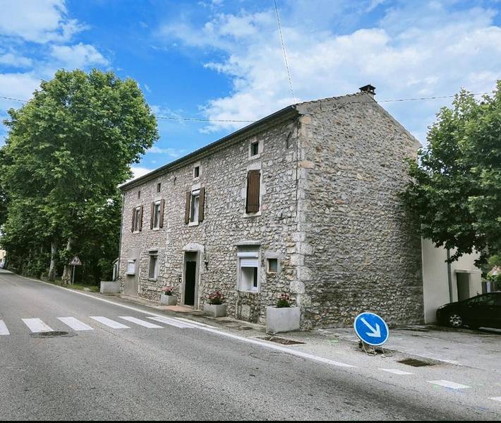 Gîte pour 4 personnes à Uzer